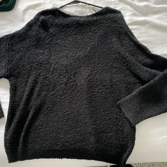 Fashion Nova off shoulder sweater - Picture 3 of 3